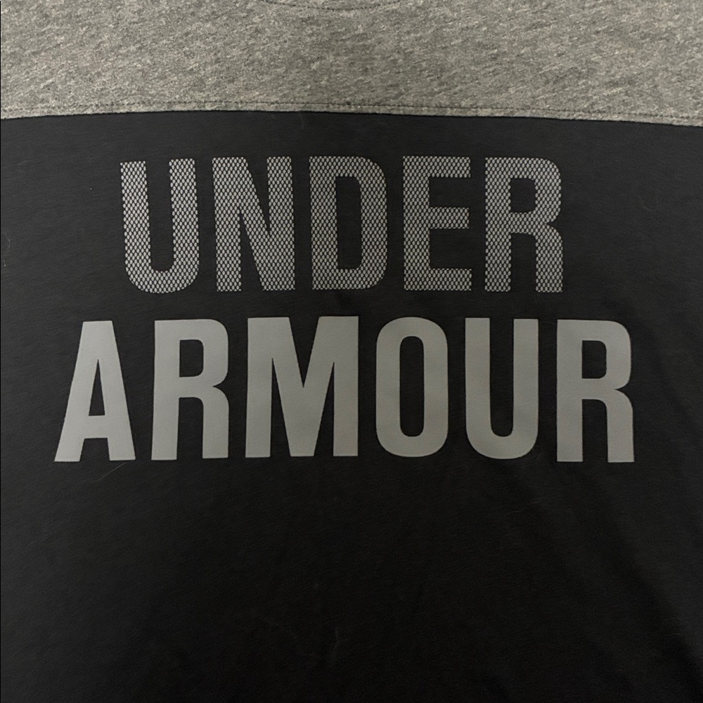UNDER AMOUR Short Sleeve Tee with Silver Logo *grey/black* - Picture 4 of 7